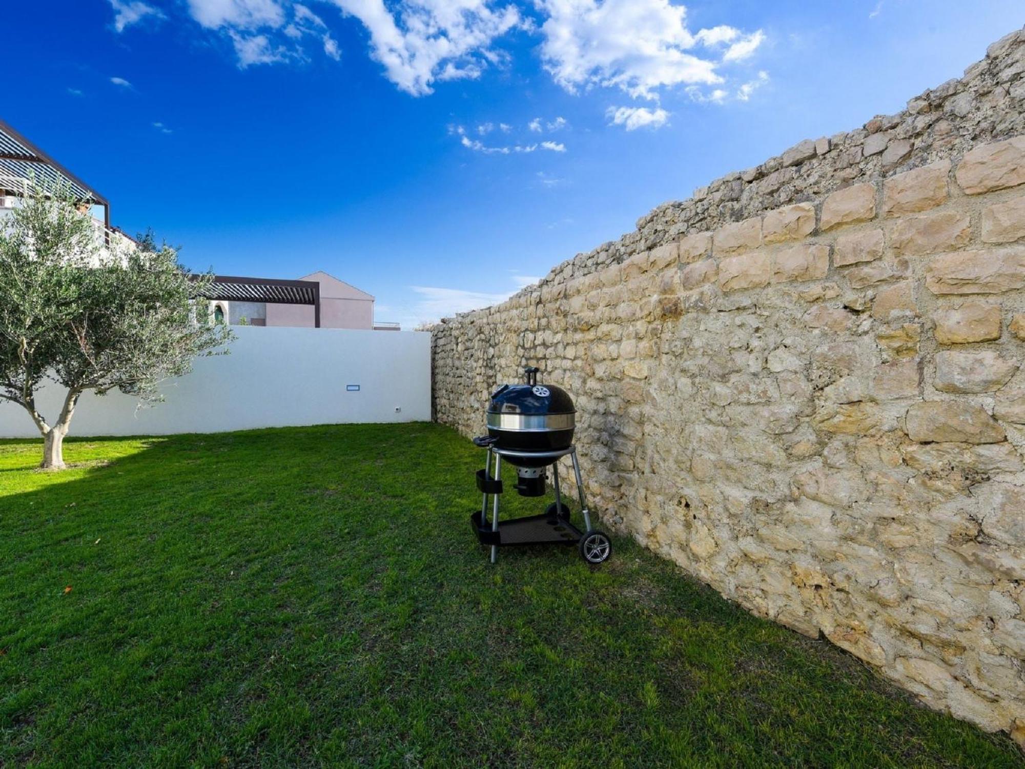 Modern Villa In Nin With Terrace ภายนอก รูปภาพ