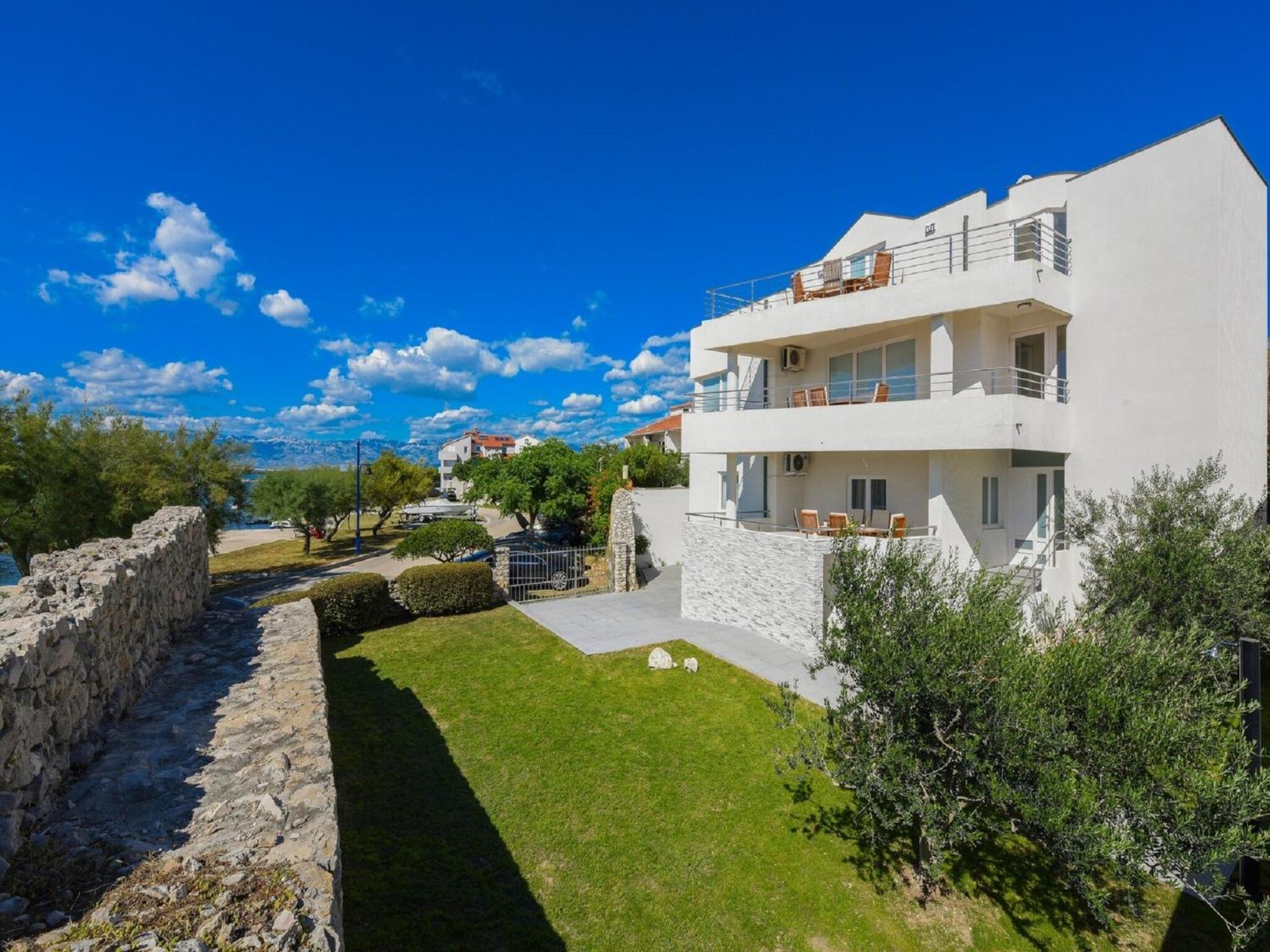 Modern Villa In Nin With Terrace ภายนอก รูปภาพ