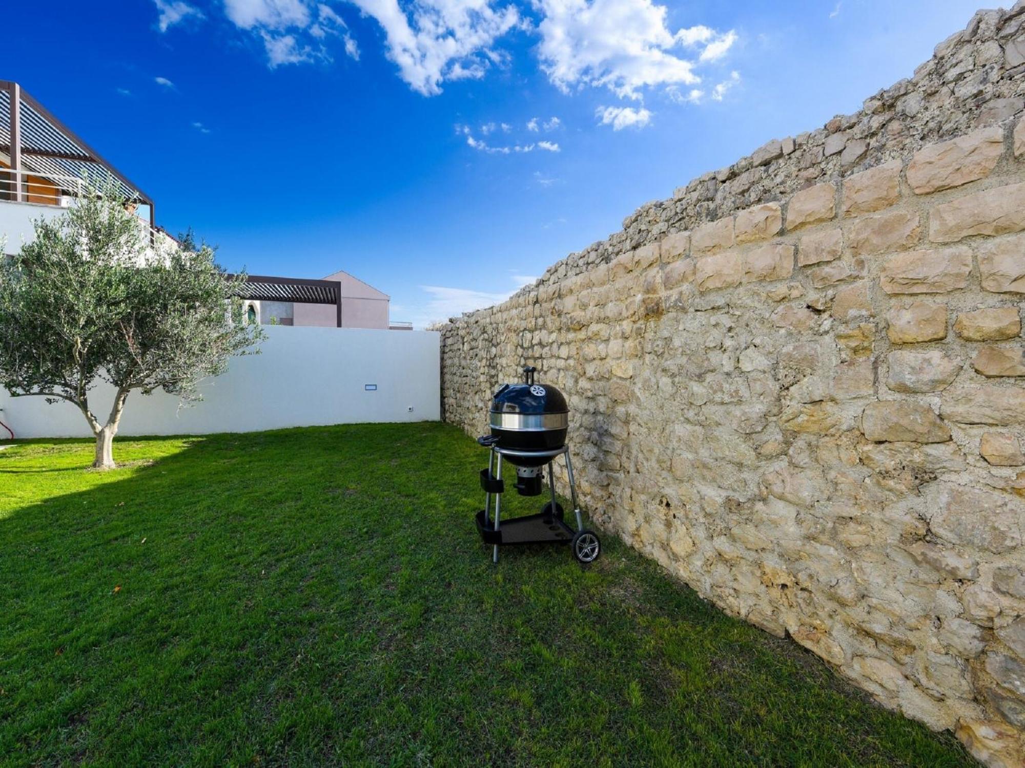 Modern Villa In Nin With Terrace ภายนอก รูปภาพ