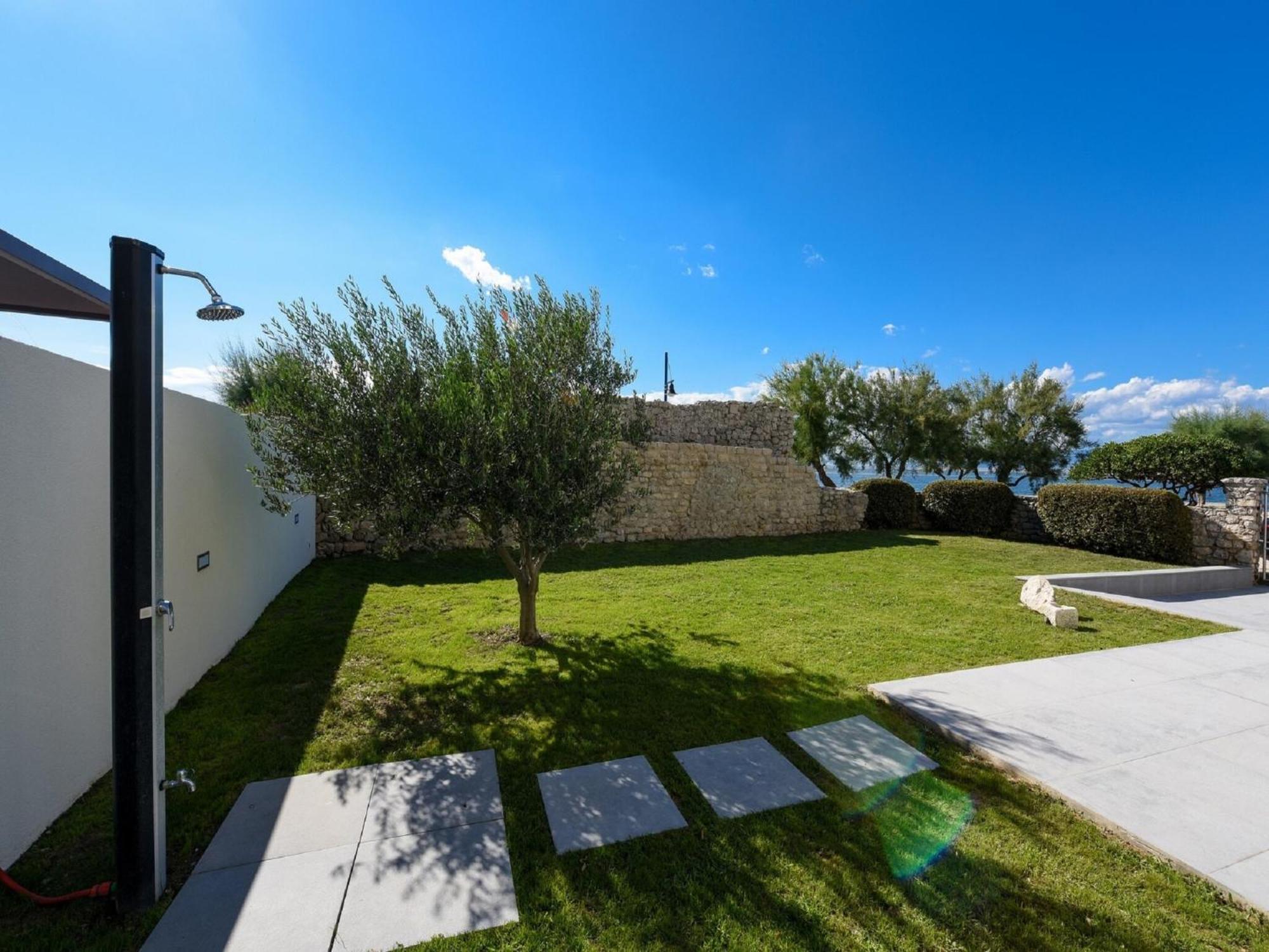 Modern Villa In Nin With Terrace ภายนอก รูปภาพ