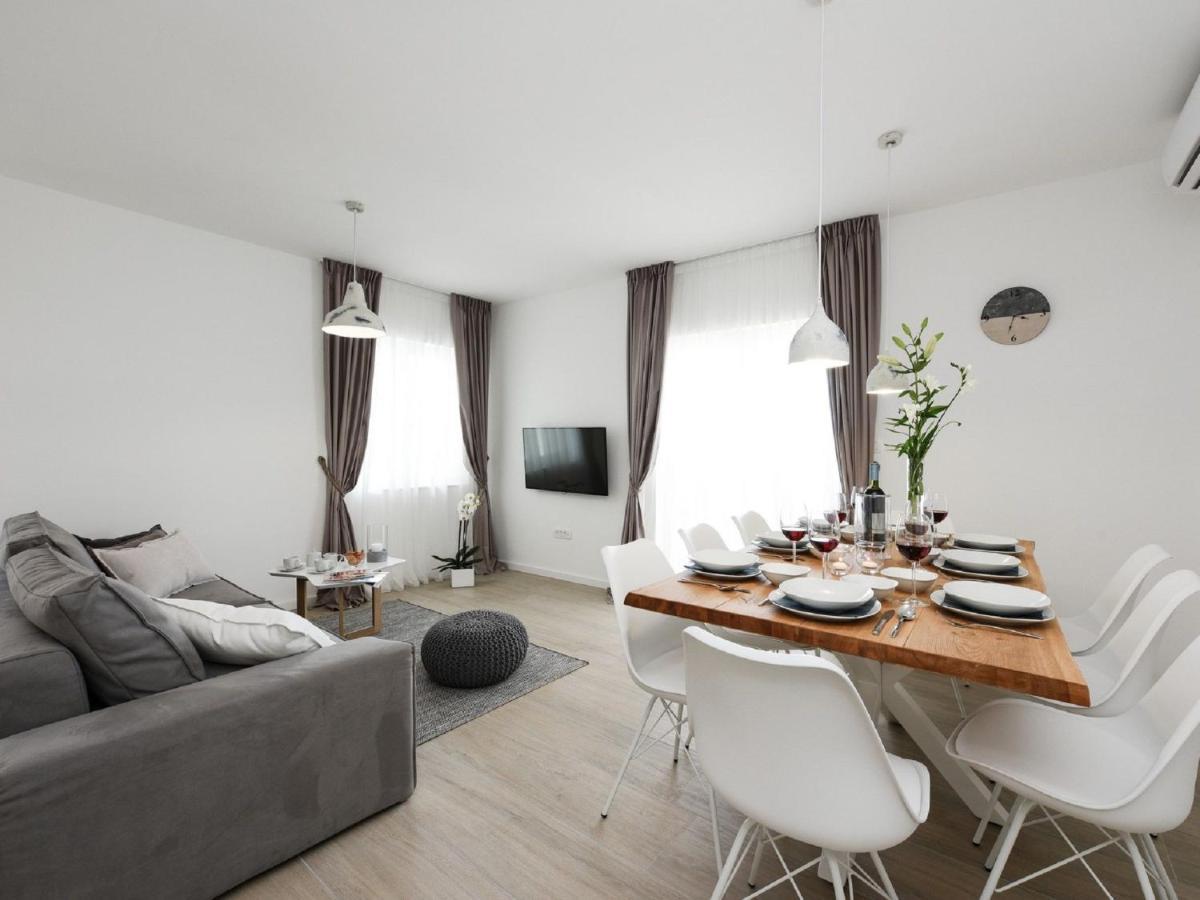 Modern Villa In Nin With Terrace ภายนอก รูปภาพ
